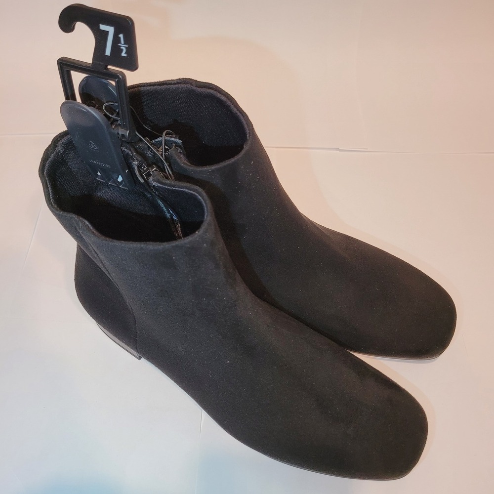 Time and Tru Women's Black Faux Suede Ankle Boots Size 7.5 Low Block Heel Zip